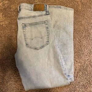 AE Men’s Relaxed Straight Lightwash Jeans